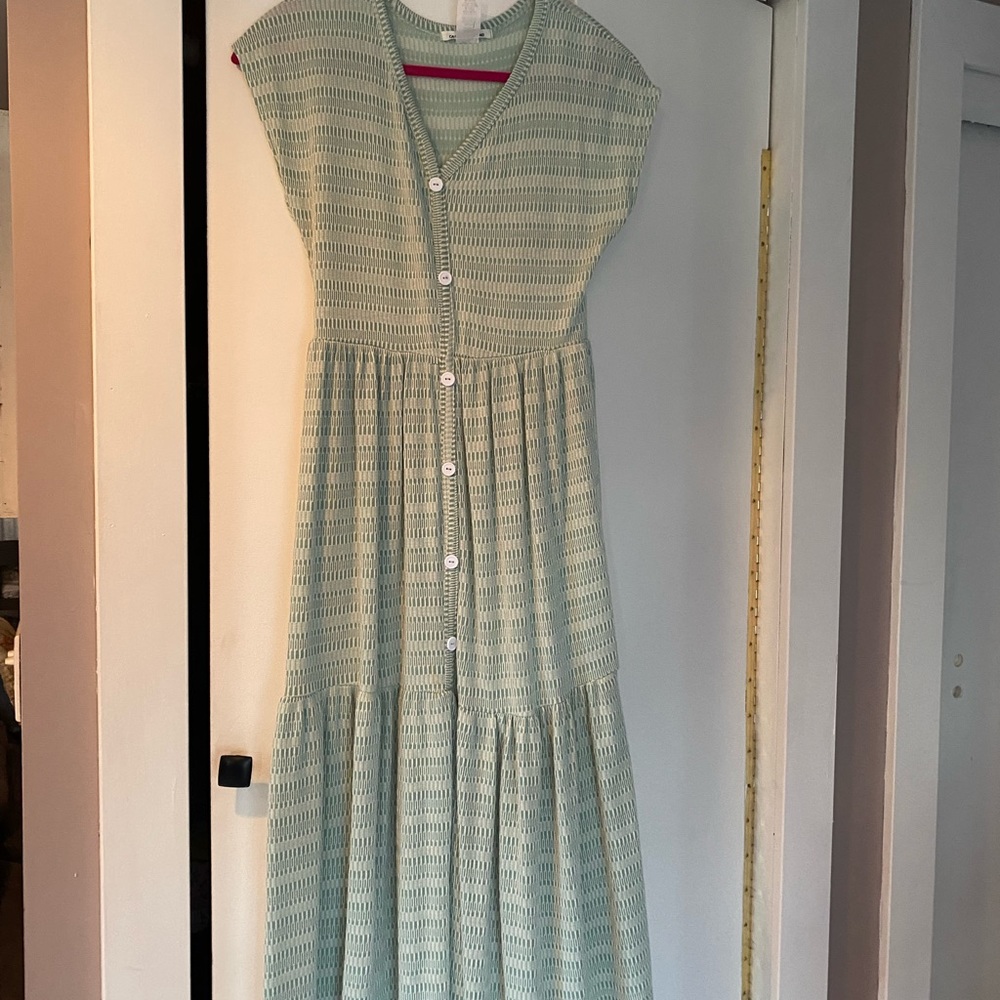 Dress - Picture 1 of 2